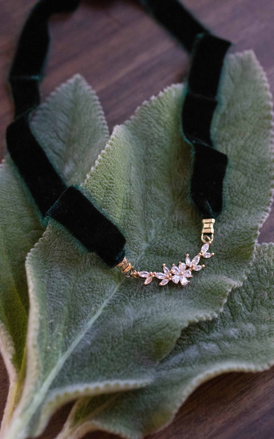 Emerald Flowers Velvet Necklace